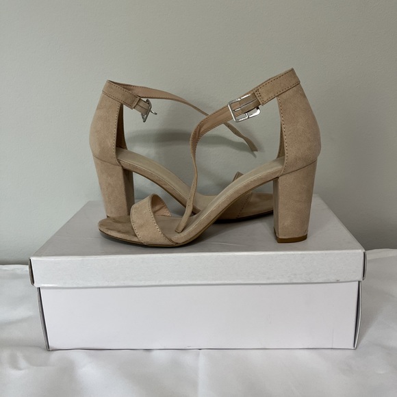 🟡 Pink Suede Heels 8 - Picture 1 of 2